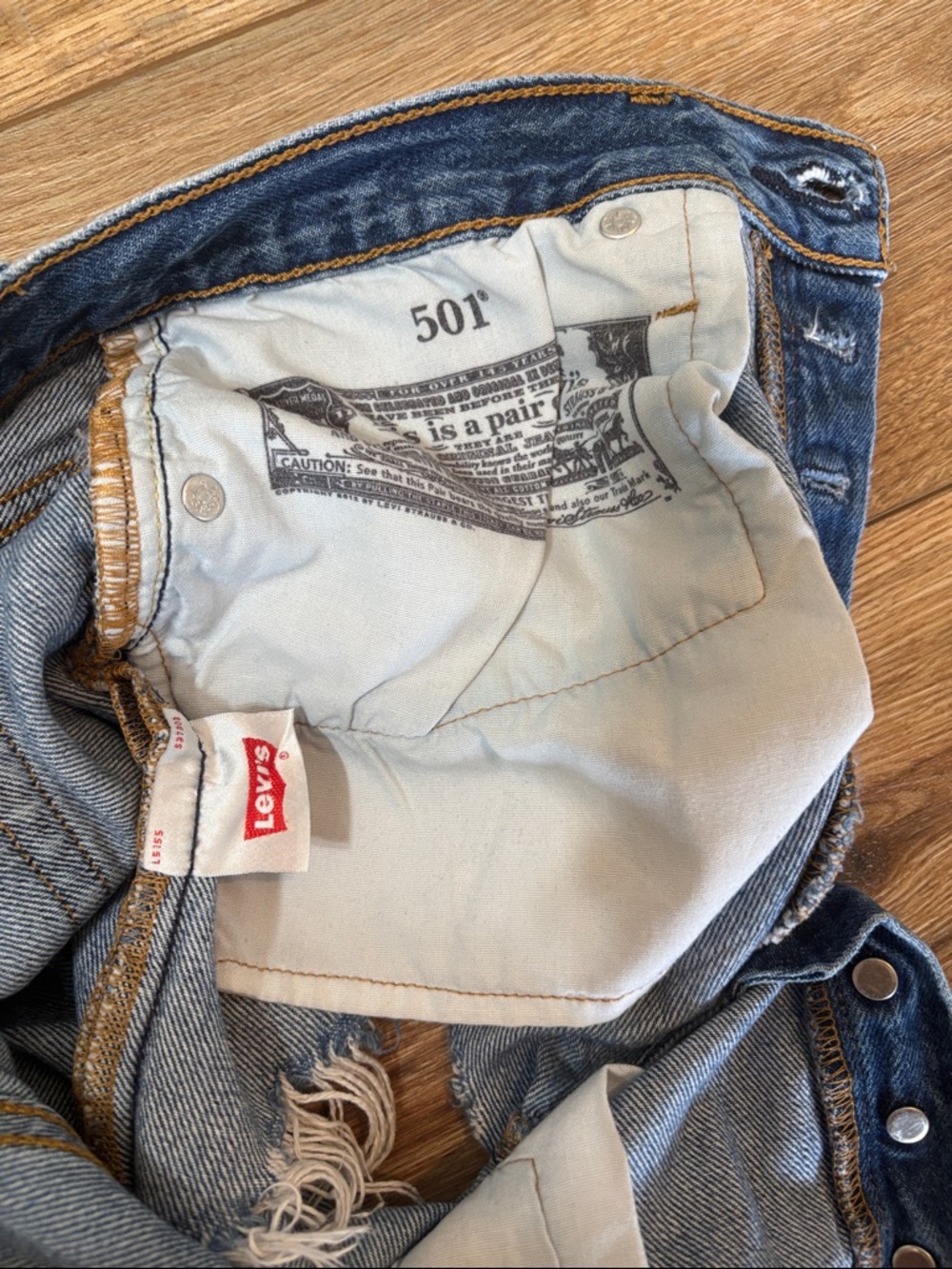 Levi 501 Shorts - Picture 4 of 5